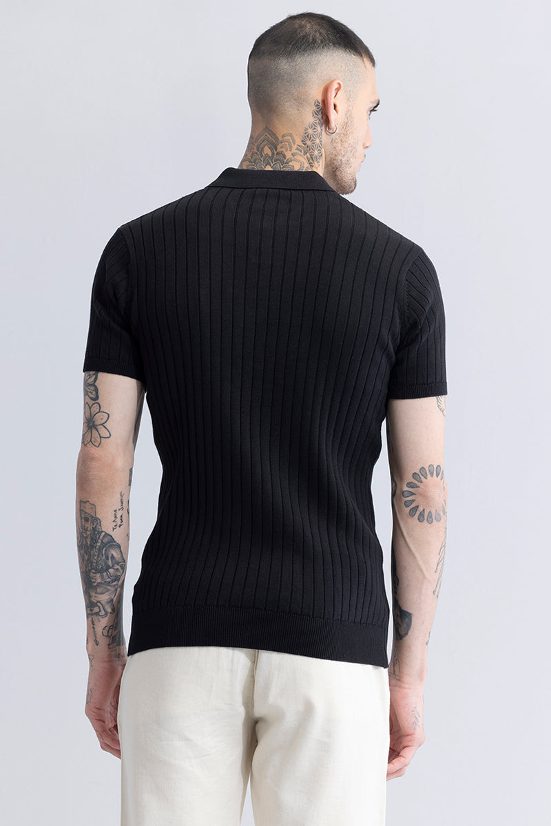 Elegantes gestreiftes schwarzes Polo-T-Shirt