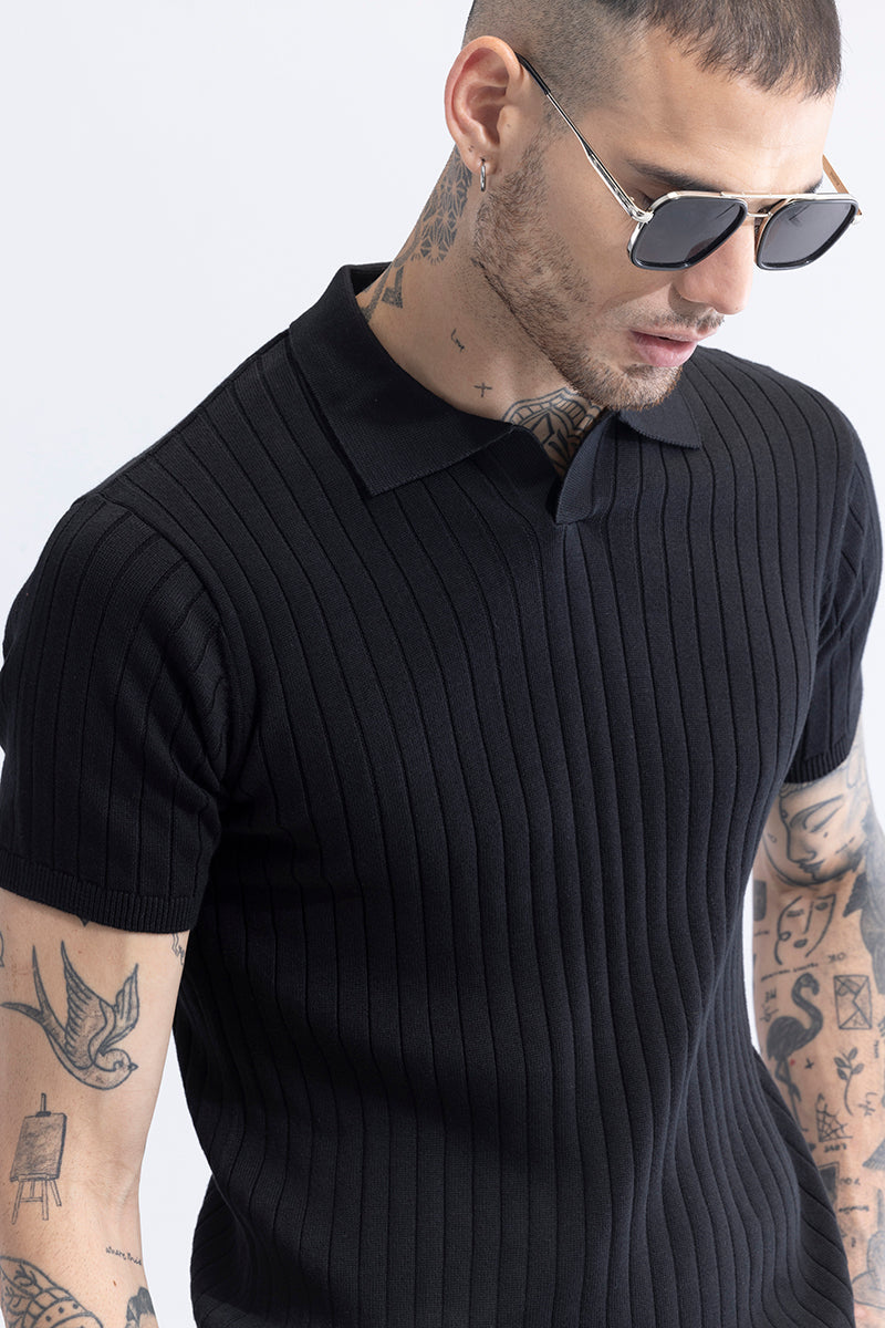 Elegantes gestreiftes schwarzes Polo-T-Shirt