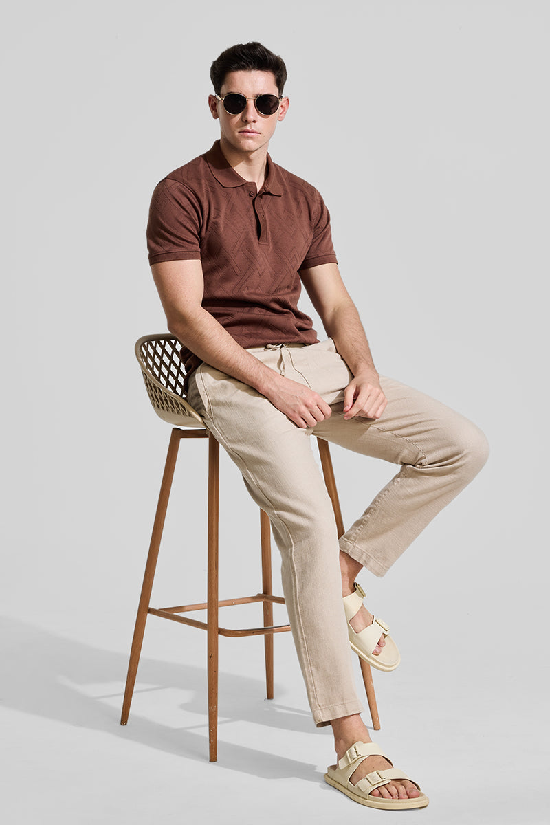 Braunes strukturiertes Polo-T-Shirt